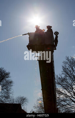 Torre dell'antenna scaletta casa di estinzione incendio, Detroit, Michigan STATI UNITI Foto Stock