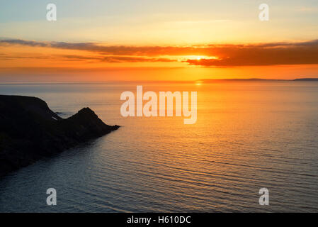 Serena bellissimo tramonto sulla testa di loop con il ballybunion costa sull'Atlantico selvatico modo in Irlanda Foto Stock