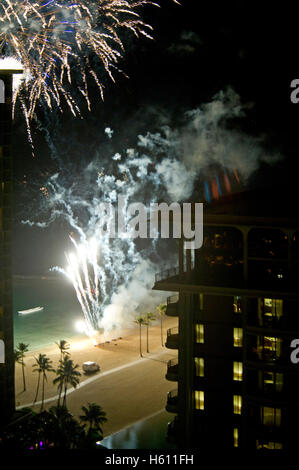 Fuochi d'artificio nell'Hilton Hawaiian Village, Honolulu Foto Stock