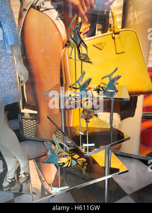 Store Window Display in corrispondenza di Rodeo Drive e Beverly Hills, in California Foto Stock
