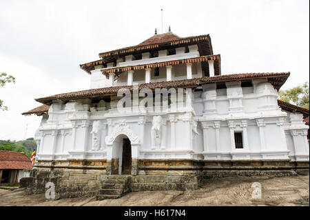 Tempio Lankatilake dal XIV secolo, Kandy, Sri Lanka Foto Stock