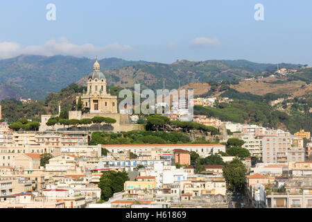 Il Sacrario di Cristo Re arroccato su una collina a Messina, Sicilia, Italia Foto Stock