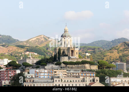 Il Sacrario di Cristo arroccato su una collina a Messina, Sicilia, Italia Foto Stock