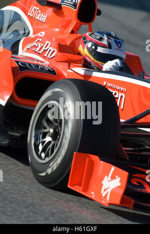 Motorsports, Timo Glock, GER, la Virgin VR-01 auto da corsa di Formula 1 i test sul Circuito de Catalunya race track in Foto Stock