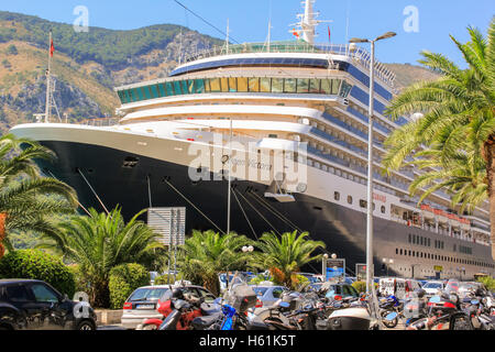 CUNARD la regina Victoria la nave di crociera, Kotor, MONTENEGRO - circa agosto, 2016. Foto Stock