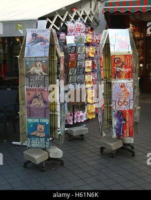 Tesoro turisti e visitatori regali su Berkelstraat nel mercato città di Valkenburg South Holland Limburg NL Paesi Bassi 2016 Foto Stock