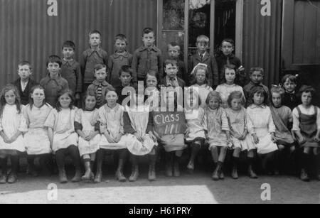 Vintage classe scolastica foto di bambini non identificato circa inizio novecento prese in Ellesmere Shropshire Regno Unito Foto Stock