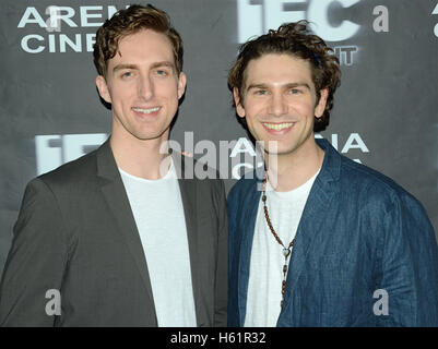 Dustin Ingram e Samuel Davis frequentare il 'Cabin Fever' Los Angeles Premiere a Arena Cinema Hollywood di Febbraio 12, 2016 a Hollywood, in California. Foto Stock