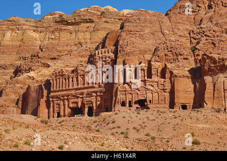 La Tomba di Corinzio e la tomba del Palazzo delle tombe reali del rock città di Petra, Giordania Foto Stock