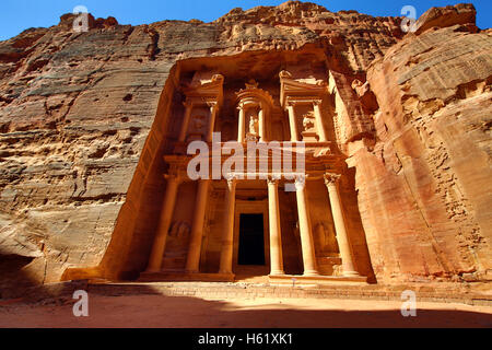 Vista del tesoro, Al-Khazneh, Petra, Giordania Foto Stock