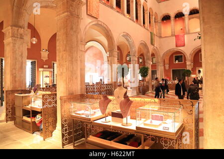 Il lussuoso centro commerciale Fondaco dei Tedeschi a Venezia. Foto Stock