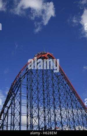 Pepsi Max rollercoaster, Blackpool, Lancashire, Regno Unito Foto Stock