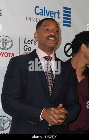 Burbank, ca. 22 ottobre, 2016. Will Smith assiste i mezzi ambientali associazione XXVI edizione EMA Awards presentato da Toyota e Lexus e Calvert a Warner Bros Studios su ottobre 22, 2016 di Burbank, California ( Credito: Parisa Afsahi/Media Punch)./Alamy Live News Foto Stock