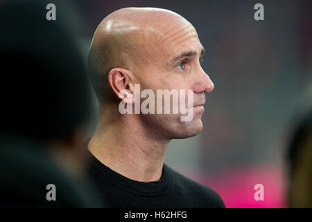 Monaco di Baviera, Germania. 22 ottobre, 2016. Gladbach's head coach Andre Schubert visto in Bundesliga tedesca partita di calcio tra FC Bayern Monaco e Borussia Moenchengladbach di Allianz Arena di Monaco di Baviera, Germania, 22 ottobre 2016. Foto: Tobias Hase/dpa/Alamy Live News Foto Stock