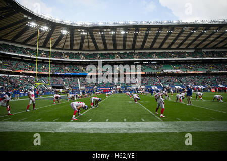 Twickenham, Londra, Regno Unito. 23 Ott, 2016. NFL International Series. New York Giants contro la Rams. New York Giants in fase di riscaldamento. Credito: Azione Sport Plus/Alamy Live News Foto Stock