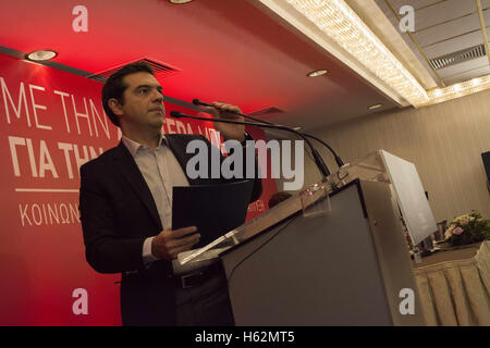 Atene, Grecia. 23 Ott, 2016. Primo ministro greco e SYRIZA leader ALEXIS TSIPRAS affronta i membri del partito del comitato centrale. Partito SYRIZA del comitato centrale convocato dopo la recente conferenza di eleggere è segretario. Credito: Nikolas Georgiou/ZUMA filo/Alamy Live News Foto Stock