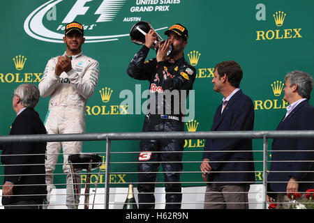 Austin, Texas, Stati Uniti d'America. 23 Ott, 2016. Circuito dell'America, Texas, Stati Uniti d'America. Formula 1 Gran Premio d'America, il giorno della gara. La Red Bull Racing RB12 &#x2013; Daniel Ricciardo arriva 3° credito: Azione Plus immagini di sport/Alamy Live News Foto Stock