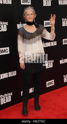 Los Angeles, CA, Stati Uniti d'America. 23 Ott, 2016. Melissa McBride presso gli arrivi per AMC presenta Live Edizione speciale di The Walking Dead sta parlando di morti, Hollywood Forever Cemetery, Los Angeles, CA Ottobre 23, 2016. Credito: Elizabeth Goodenough/Everett raccolta/Alamy Live News Foto Stock