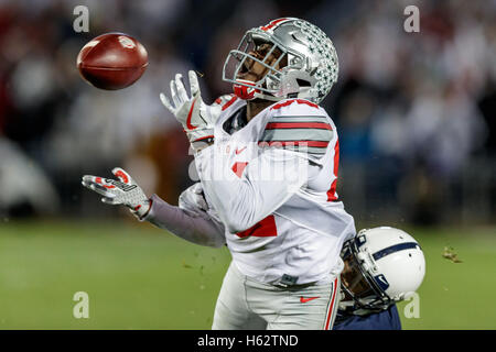 University Park, Pennsylvania, USA. Xxi oct, 2016. Ottobre 22nd, 2016: Ohio State Buckeyes wide receiver James Clark (82) Manca un fermo durante il NCAA Football azione di gioco tra la Ohio State Buckeyes e Penn State Nittany Lions a Beaver Stadium, University Park, PA. Foto di Adam Lacy/filo di Zuma © Adam Lacy/ZUMA filo/Alamy Live News Foto Stock