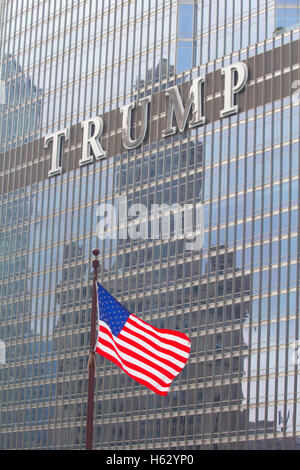 Chicago, IL, Stati Uniti d'America - 23 Settembre 2016: la facciata della Trump Tower nel centro di Chicago Foto Stock