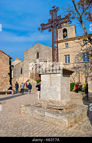 La St Vincent's Cathedral localizza sullo stesso denominata piazza vicino rovinato Chateau Foto Stock