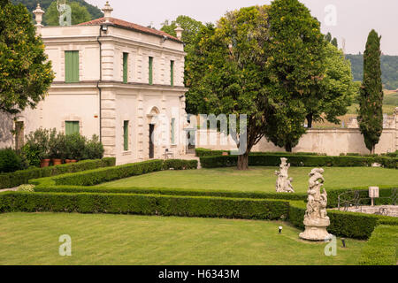 Vicenza, Italia - 13 Maggio 2015: Parco di Villa Cordellina Lombardi, costruito nel XVIII secolo. Foto Stock