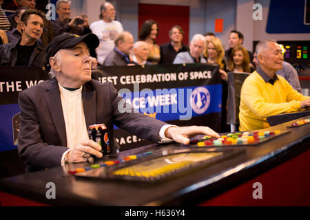 La destinazione di Star Trek convegno tenutosi presso il centro NEC vicino a Birmingham per celebrare i cinquant'anni della serie. Foto Stock