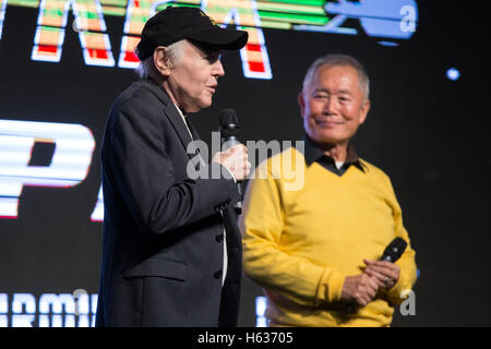 La destinazione di Star Trek convegno tenutosi presso il centro NEC vicino a Birmingham per celebrare i cinquant'anni della serie. Foto Stock