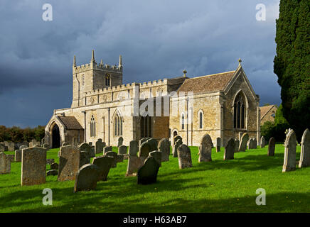 Chiesa di Santa Maria, nel villaggio di Woodnewton, Northamptonshire, England Regno Unito Foto Stock