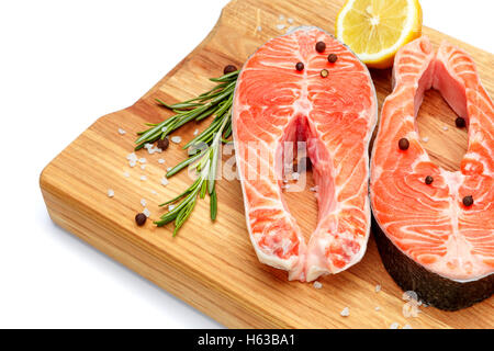 Crudo fresco salmone pesce rosso bistecca Foto Stock