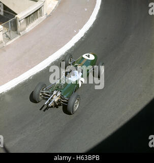 4 Dan Gurney nella sua Brabham Climax BT7 in pensione dal GP di Monaco Monte Carlo 26 Maggio 1963 Foto Stock