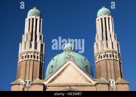 Le torri e la cupola della Basilica del Sacro Cuore a Bruxelles, in Belgio. Foto Stock
