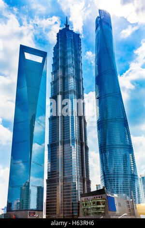 Tre riflessioni di grattacieli rendono i modelli e disegni Liujiashui Financial District Shanghai in Cina. Foto Stock