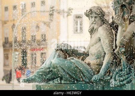 Piazza Rossio fontana a Lisbona Foto Stock