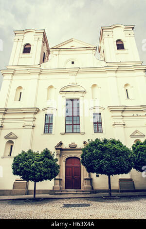 Chiesa dei Gesuiti in Skalica, Repubblica slovacca. Architettura religiosa. Luogo di culto. Foto retrò filtro. Il patrimonio culturale. Foto Stock