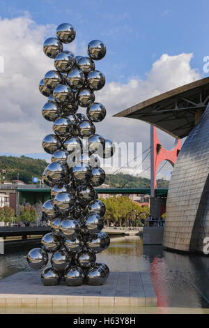Le sfere di dettaglio Museo Guggenheim statua nel nord della Spagna, Paese Basco, Basco Euskadi, Bizkaia, Bilbao, Europa Foto Stock