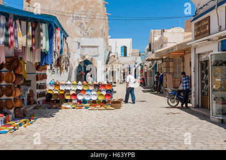 La strada dello shopping di Houmt Souk, Gerba Tunisia Foto Stock