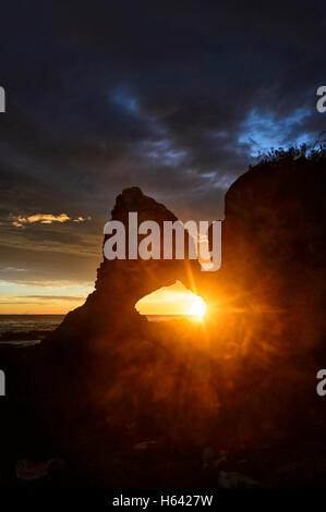 Vista della mitica Australia Rock di sunrise, Narooma, Nuovo Galles del Sud, NSW, Australia Foto Stock