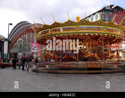 Giostra rotonda o merry-go-round Sheffield giardini invernali 2016 Foto Stock