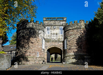 L'ingresso al Castello di Skipton, Skipton, North Yorkshire, Inghilterra, Regno Unito Foto Stock