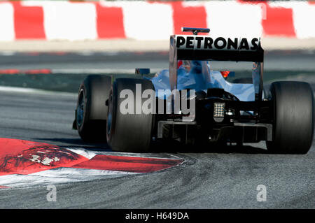 Motorsports, Lewis Hamilton, GBR, la McLaren Mercedes MP4-25 race car, Formula 1 i test sul Circuito de Catalunya race Foto Stock