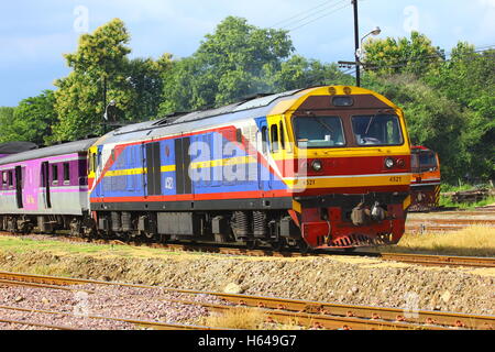 Hitachi locomotore e treno no.14 a Bangkok. Foto a Chiangmai stazione ferroviaria, Thailandia. Foto Stock