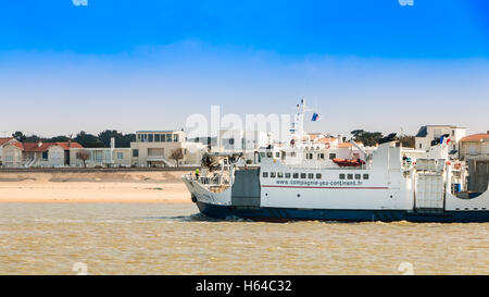 Noirmoutier, Francia - 17 Marzo 2016 : un francese di traghetto corre tra l'isola di Yeu e la terraferma Foto Stock