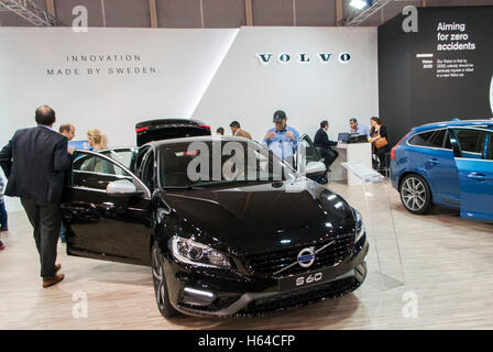 Atene, Grecia. 23 Ott, 2016. AutoKinisi Expo 2016 Nationwide premiere delle ultime automobili direttamente dopo il Motor Show di Parigi (Mondial de l'Automobile 2016). Prossima fermata delle vetture più recenti premiere dopo il Motor Show di Parigi - Mondial de l'Automobile 2016 è stata Atene. Nuovi modelli, tecnologie e ampia gamma di accessori e parti presentato in greco pubblico dalle più grandi marche di automobili per 9 giorni. © Dimitrios Sotiriou/Pacific Press/Alamy Live News Foto Stock