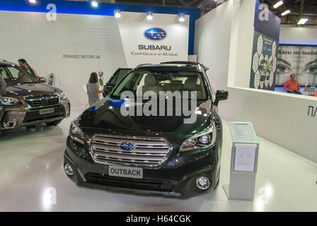 Atene, Grecia. 23 Ott, 2016. Subaru Outback Nationwide premiere delle ultime automobili direttamente dopo il Motor Show di Parigi (Mondial de l'Automobile 2016). Prossima fermata delle vetture più recenti premiere dopo il Motor Show di Parigi - Mondial de l'Automobile 2016 è stata Atene. Nuovi modelli, tecnologie e ampia gamma di accessori e parti presentato in greco pubblico dalle più grandi marche di automobili per 9 giorni. © Dimitrios Sotiriou/Pacific Press/Alamy Live News Foto Stock