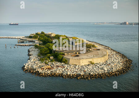Stati Uniti d'America, Virginia, fotografia aerea di Fort di lana su Rip Rap isola nella baia di Chesapeake Foto Stock