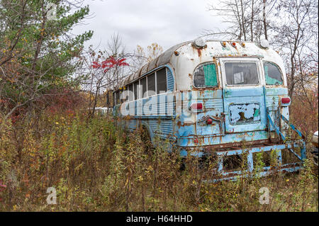 Abbandonato il bus GMC Foto Stock