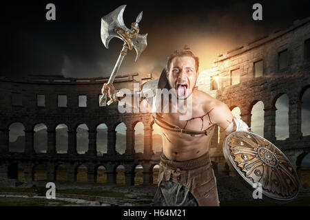 Antico Guerriero o Gladiator pronti a combattere in arena Foto Stock