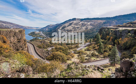 Rowena Crest e curve lungo la storica Columbia River Gorge autostrada Foto Stock