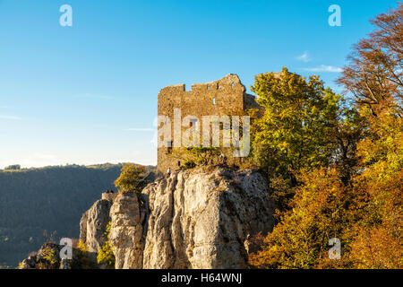 Panorama delle Alpi Sveve con il castello di ' Reussenstein' , presa a fine ottobre con i suoi colori beautiflul. Foto Stock